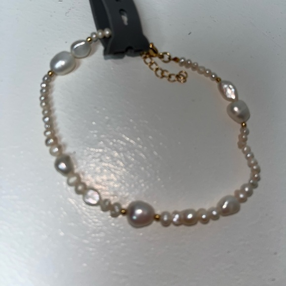Baroque pearl bracelet with gold clasp. Adjustable. - Picture 2 of 5